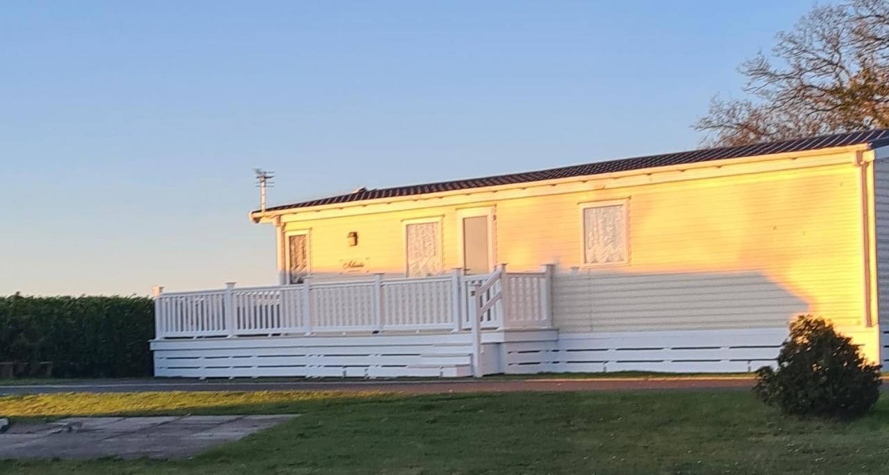 Beautiful 2 Bedroom Caravan, Holiday Park Tenby Saint Florence 外观 照片