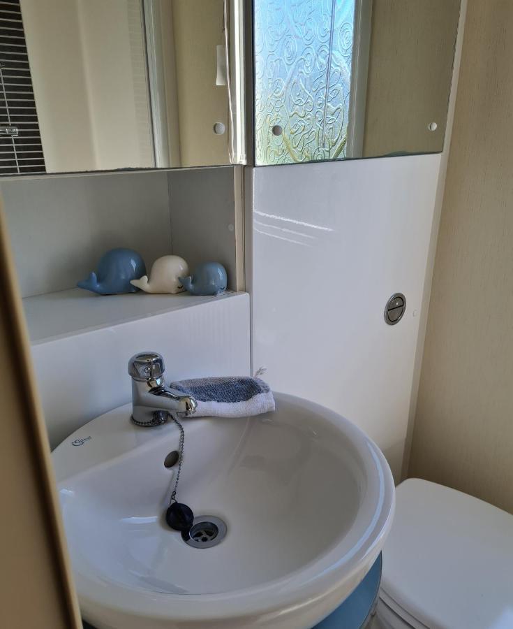 Beautiful 2 Bedroom Caravan, Holiday Park Tenby Saint Florence 外观 照片