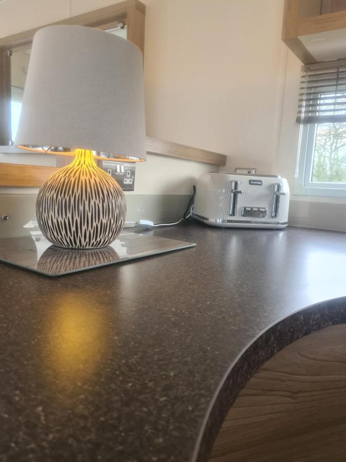 Beautiful 2 Bedroom Caravan, Holiday Park Tenby Saint Florence 外观 照片