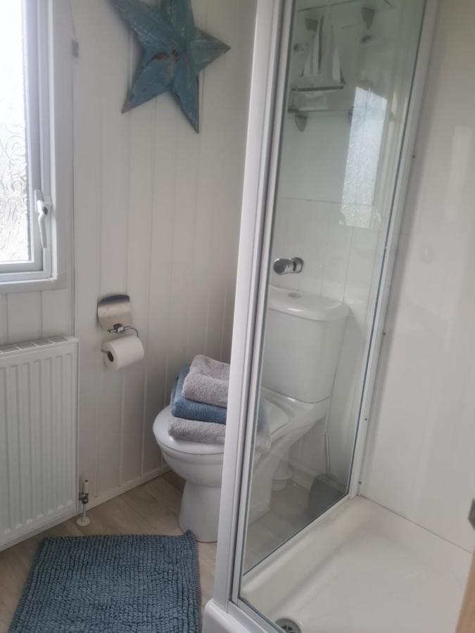 Beautiful 2 Bedroom Caravan, Holiday Park Tenby Saint Florence 外观 照片