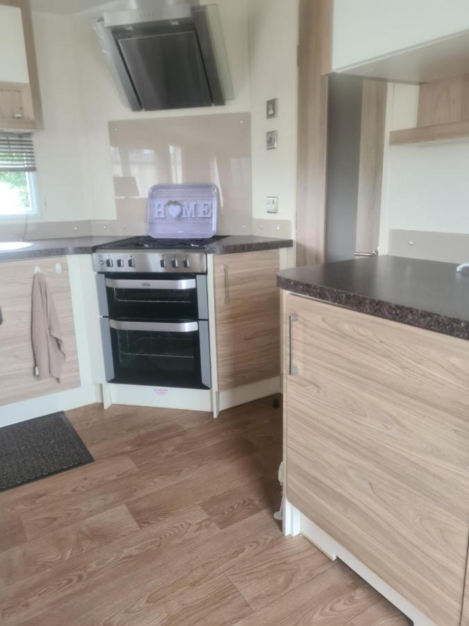 Beautiful 2 Bedroom Caravan, Holiday Park Tenby Saint Florence 外观 照片