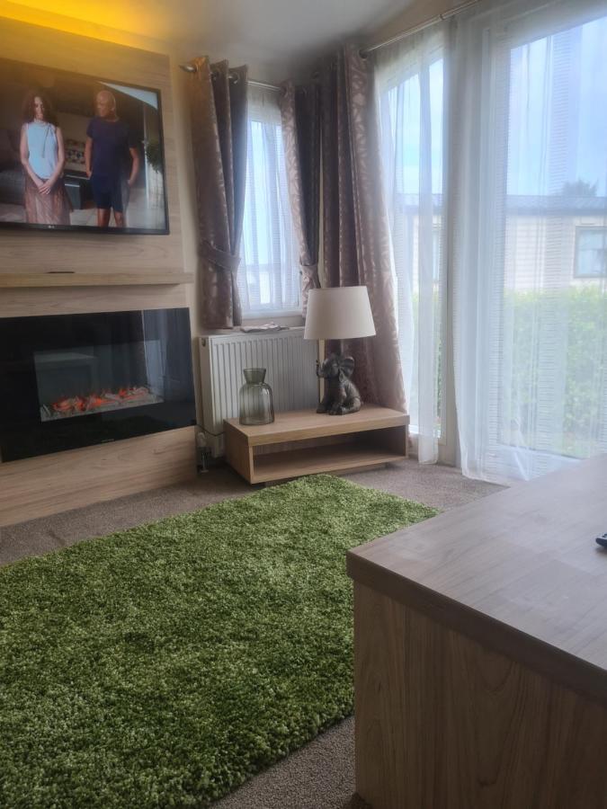Beautiful 2 Bedroom Caravan, Holiday Park Tenby Saint Florence 外观 照片