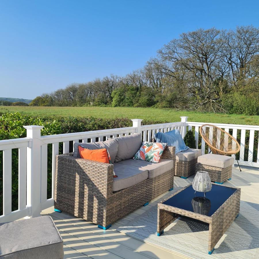 Beautiful 2 Bedroom Caravan, Holiday Park Tenby Saint Florence 外观 照片