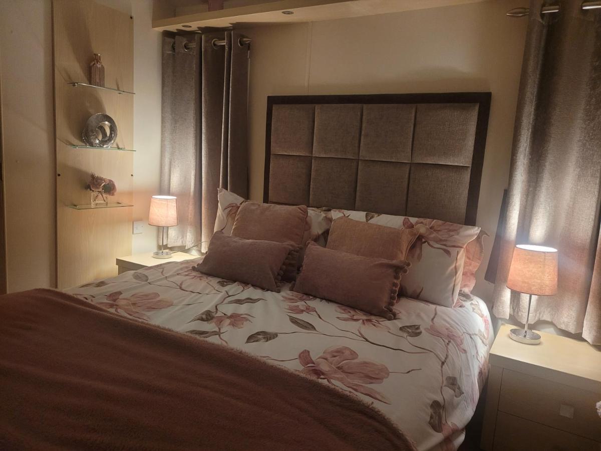 Beautiful 2 Bedroom Caravan, Holiday Park Tenby Saint Florence 外观 照片