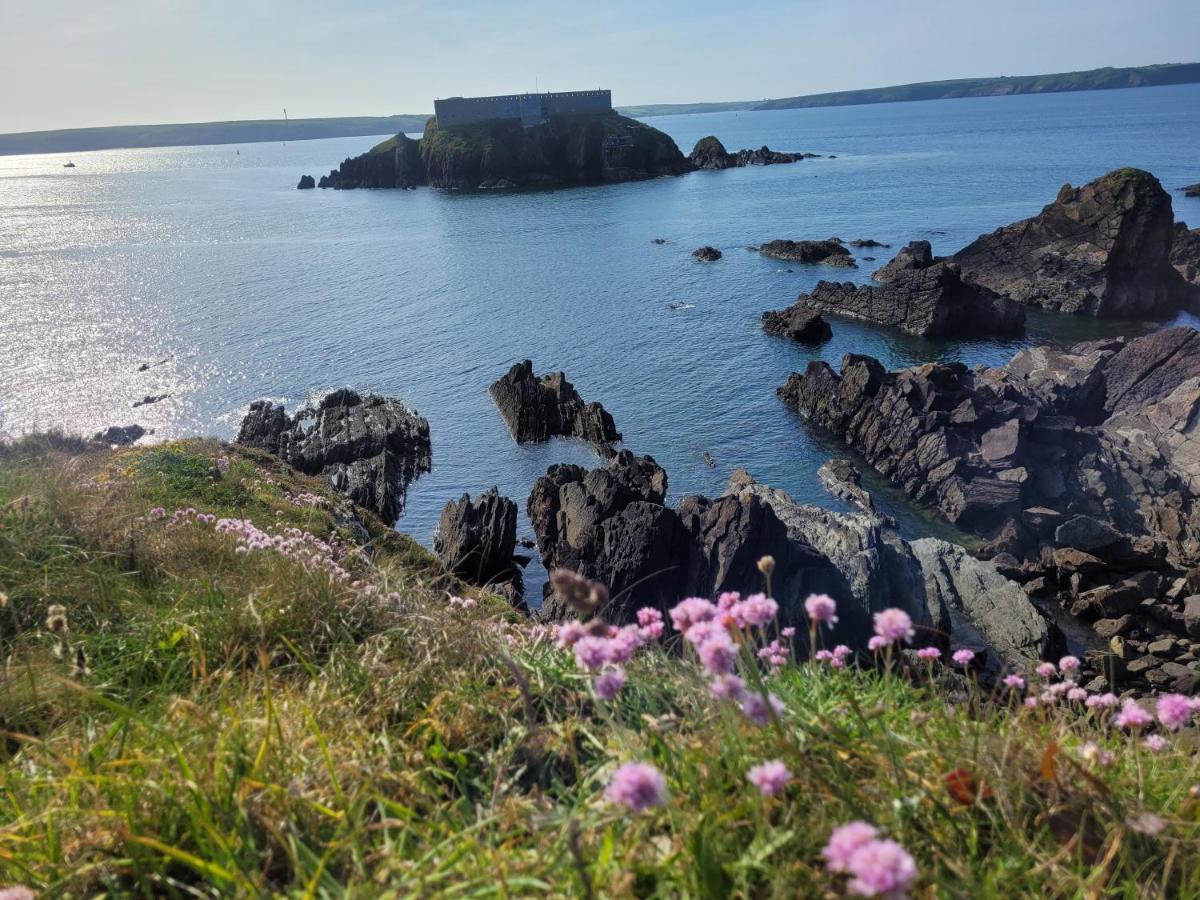 Beautiful 2 Bedroom Caravan, Holiday Park Tenby Saint Florence 外观 照片